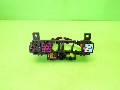 Skrzynka przekaźników 8E0937503 AUDI A4 B7 2.0 ALT 04-08