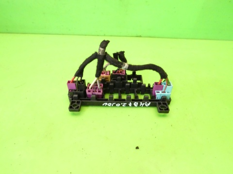 Skrzynka przekaźników 8E0937503 AUDI A4 B7 2.0 ALT 04-08