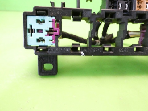 Skrzynka przekaźników 8E0937503 AUDI A4 B7 2.0 ALT 04-08