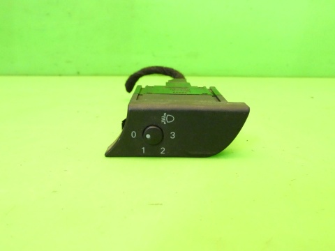 Przełącznik wysokości poziomu świateł 8E1919094 AUDI A4 B7 04-08