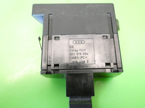 Przełącznik wysokości poziomu świateł 8E1919094 AUDI A4 B7 04-08