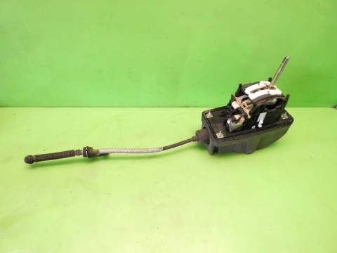 Lewarek dźwignia wybierak zmiany biegów 8E1713041AD AUDI A4 B7 2.0 ALT 04-