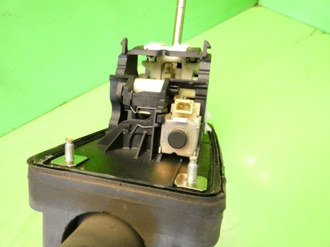 Lewarek dźwignia wybierak zmiany biegów 8E1713041AD AUDI A4 B7 2.0 ALT 04-