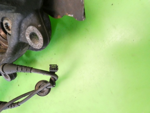 Zwrotnica piasta lewa przód 8E0407241B AUDI A4 B7 2.0 ALT SEDAN 04-08