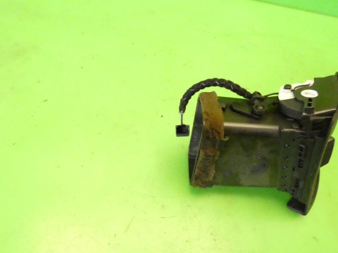 Kratka nawiewu lewa przód 8E0820901F AUDI A4 B7 04-08