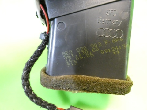 Kratka nawiewu prawa przód 8E0820902F AUDI A4 B7 04-08