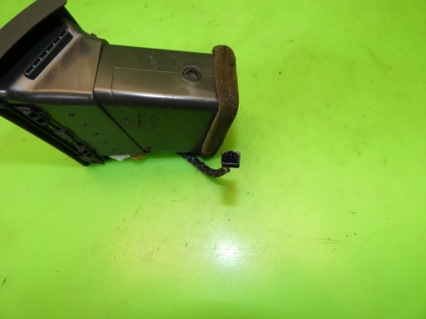 Kratka nawiewu prawa przód 8E0820902F AUDI A4 B7 04-08