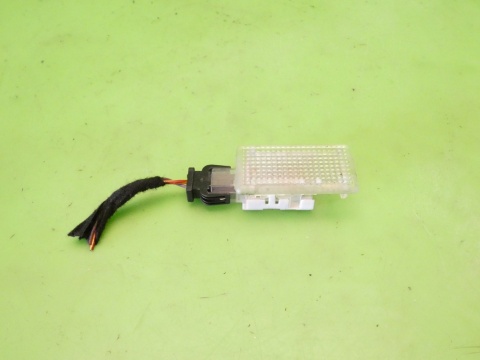 Lampka oświetlenie kabiny AUDI A4 B7 04-08