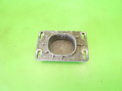 Łapa wspornik silnika 8E0199335K AUDI A4 B7 2.0 ALT 130KM 04-08