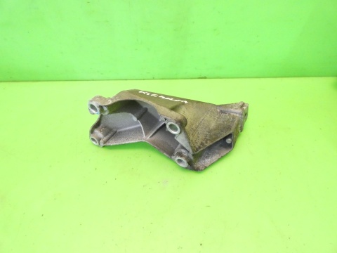 Łapa wspornik silnika prawa 8E0199307A AUDI A4 B7 2.0 ALT 130KM 04-08