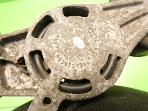 Rolka napinacz paska osprzętu 06B903133A AUDI A4 B7 2.0 ALT 130KM 04-08