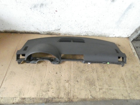 Deska rozdzielcza konsola czarna soul AUDI A4 B7 SEDAN 04-08