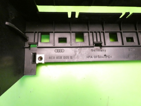 Ramka stelaż kosz radia 1din 8E0858005E AUDI A4 B7 04-08