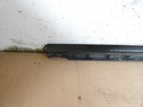 Listwa nakładka na próg progu prawa 8E0853860 LZ9Y AUDI A4 B7 SEDAN 04-08