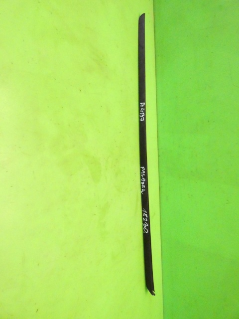 Listwa szyby czołowej prawa przód 8E0854328E AUDI A4 B7 SEDAN 04-08