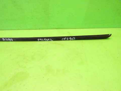 Listwa szyby czołowej prawa przód 8E0854328E AUDI A4 B7 SEDAN 04-08