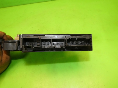 Silniczek szyby lewy przód 8E1959801H AUDI A4 B7 04-08