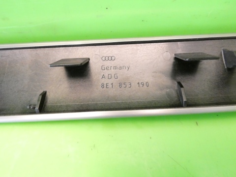 Dekor deski listwa prawa 8E1853190 AUDI A4 B7 04-08