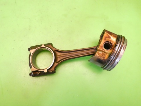 Tłok + korbowód 82,465 82L82 AUDI A4 B7 2.0 ALT 130KM 04-08