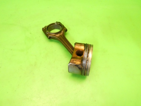 Tłok + korbowód 82,465 82L82 AUDI A4 B7 2.0 ALT 130KM 04-08