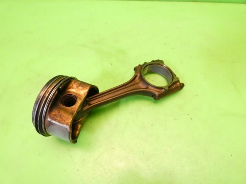 Tłok + korbowód 82,465 82L82 AUDI A4 B7 2.0 ALT 130KM 04-08