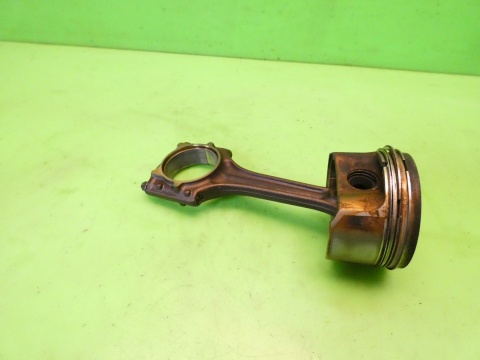 Tłok + korbowód 82,465 82L82 AUDI A4 B7 2.0 ALT 130KM 04-08