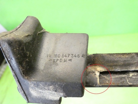 Listwa zgarniająca prawy tył 1E0847346A VW GOLF MK3.5 III IV CABRIO 98-02