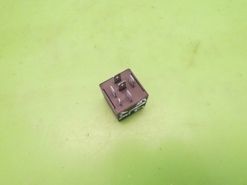 Przekaźnik 99 357955531 VW GOLF MK3.5 III IV 1.8 CABRIO 98-02