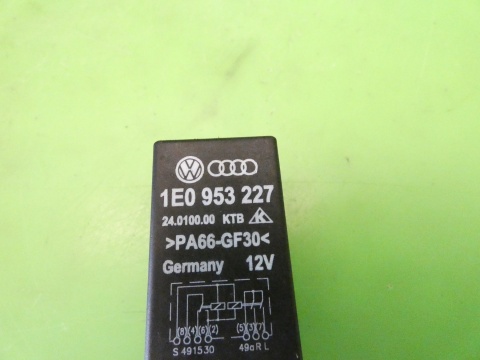 Przekaźnik 413 1E0953227 VW GOLF MK3.5 III IV 1.8 CABRIO 98-02