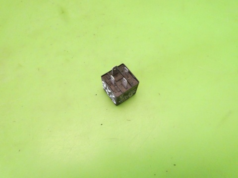 Przekaźnik 401 1E0962268 VW GOLF MK3.5 III IV 1.8 CABRIO 98-02