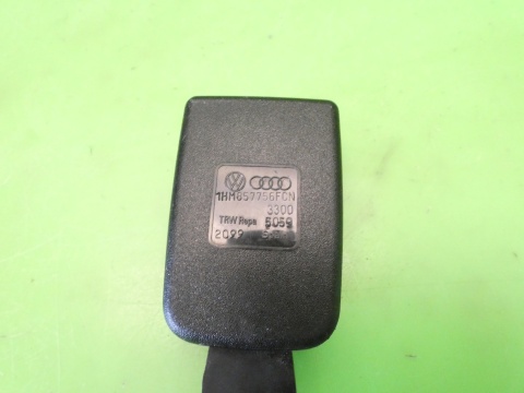 Zapięcie zatrzask pasa prawy przód 1HM857756 VW GOLF MK3.5 III IV CABRIO