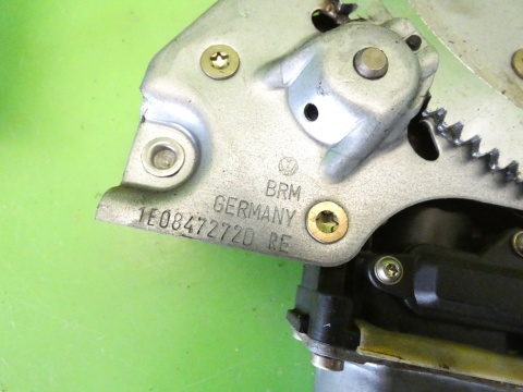 Mechanizm podnośnik prawy tył 1E0959812B VW GOLF MK3.5 III IV CABRIO 98-02