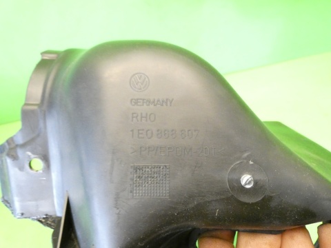 Osłona spływ wody lewy tył 1E0868607 VW GOLF MK3.5 III IV CABRIO 98-02