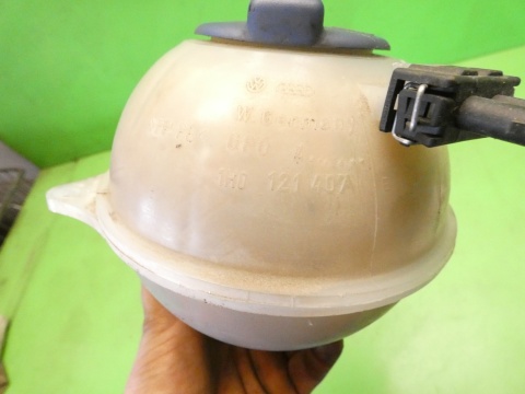 Zbiorniczek wyrównawczy 1H0121407E VW GOLF MK3.5 III IV 1.8 CABRIO