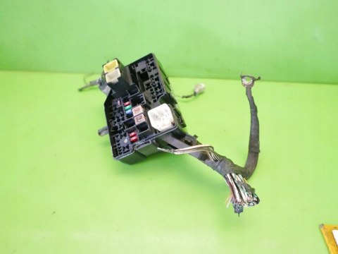 SKRZYNKA BEZPIECZNIKÓW TOYOTA YARIS I FL 1.3 UK