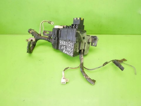 SKRZYNKA BEZPIECZNIKÓW TOYOTA YARIS I FL 1.3 UK