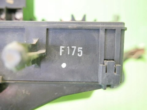 SKRZYNKA BEZPIECZNIKÓW TOYOTA YARIS I FL 1.3 UK