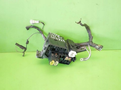 SKRZYNKA BEZPIECZNIKÓW TOYOTA YARIS I FL 1.3 UK