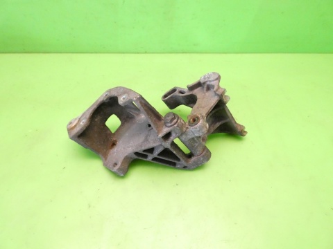 Łapa pompy wspomagania 028145531D 028145523D VW GOLF MK3.5 III IV 1.8 CABRIO 98-02