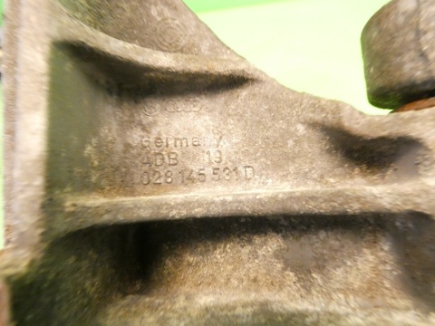 Łapa pompy wspomagania 028145531D 028145523D VW GOLF MK3.5 III IV 1.8 CABRIO 98-02