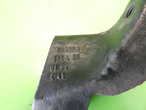 Łapa silnika prawa 1E0199185 VW GOLF MK3.5 III IV 1.8 CABRIO 98-02