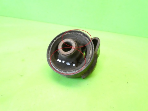 Łapa silnika prawa 1E0199738 VW GOLF MK3.5 III IV 1.8 CABRIO 98-02