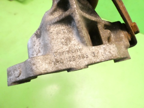 Łapa wspornik skrzyni 1H0199353D VW GOLF MK3.5 III IV 1.8 CABRIO 98-02