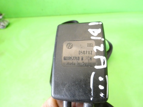 Pas bezpieczeństwa środek tył SEAT IBIZA III 6L 3D 02-05