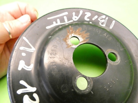 Koło pasowe pompy wody 03D121028B SEAT IBIZA III 6L 1.2 12V 02-05