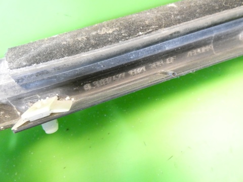 Listwa zgarniająca lewa przód 6L3837477 SEAT IBIZA III 6L 3D 02-05
