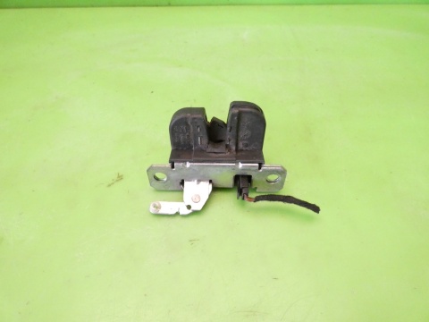 Zamek klapy tył bagażnika 6L6827505A SEAT IBIZA III 6L 02-05