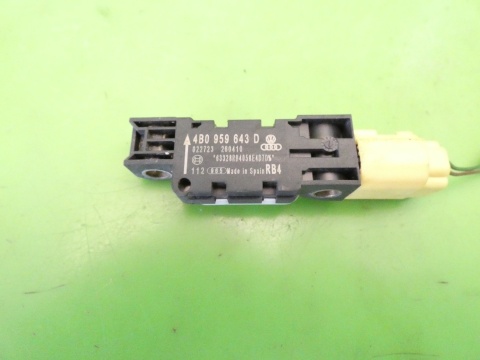 Czujnik uderzeniowy lewy tył 4B0959643D AUDI A3 8P FL 1.4 TFSI 08-13