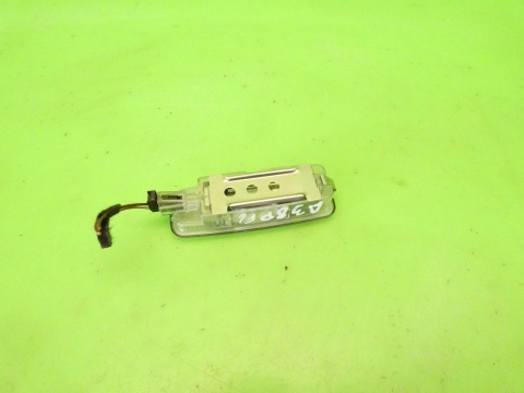 Lampka oświetlenie podsufitki prawa przód 4E0947105 AUDI A3 8P FL 5D 08-13