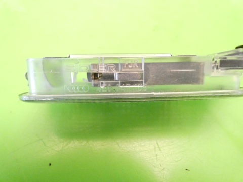 Lampka oświetlenie podsufitki prawa przód 4E0947105 AUDI A3 8P FL 5D 08-13